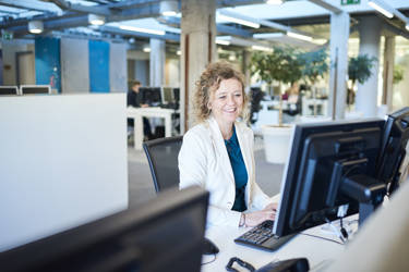 Petra de Ruiter aan het werk